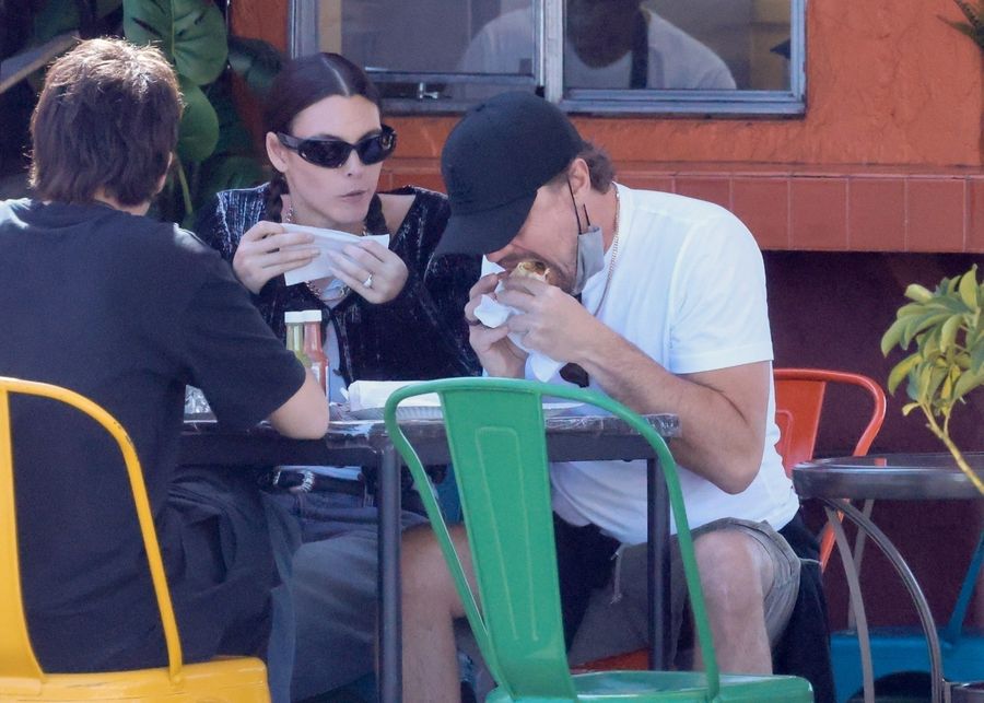 Leo DiCaprio y Vittoria Ceretti levantan rumores de compromiso.