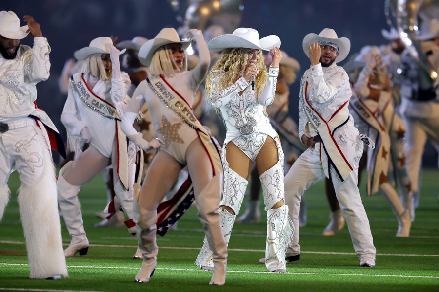 Beyoncé en el medio tiempo del juego de Navidad de la NFL