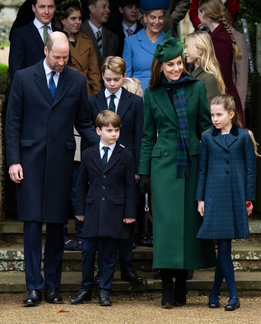 La familia británica en el tradicional servicio navideño en la iglesia de Sandringham.