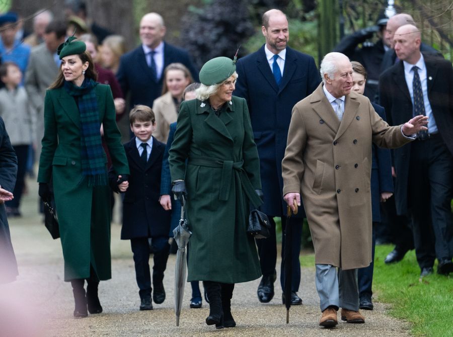 La familia británica en el tradicional servicio navideño en la iglesia de Sandringham.