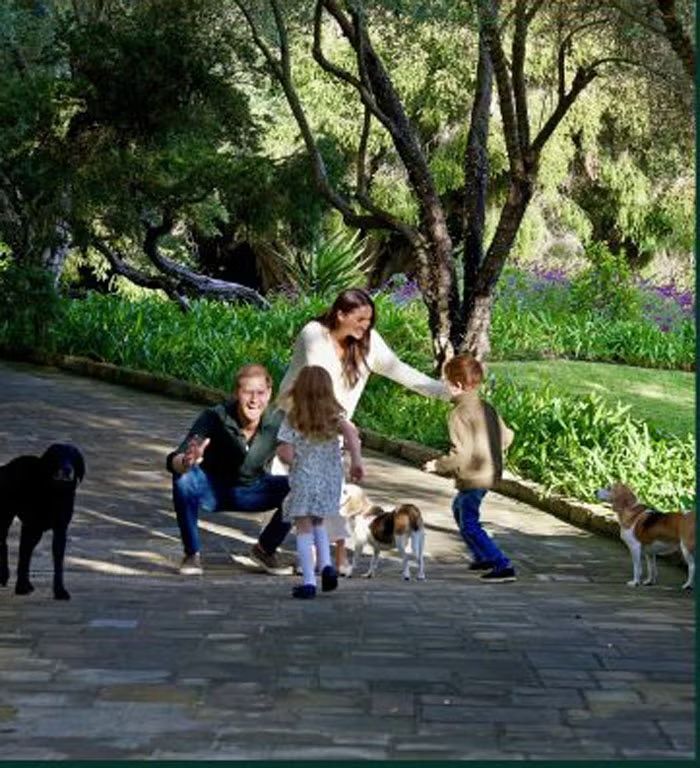 Meghan Markle Principe Harry postal navideña