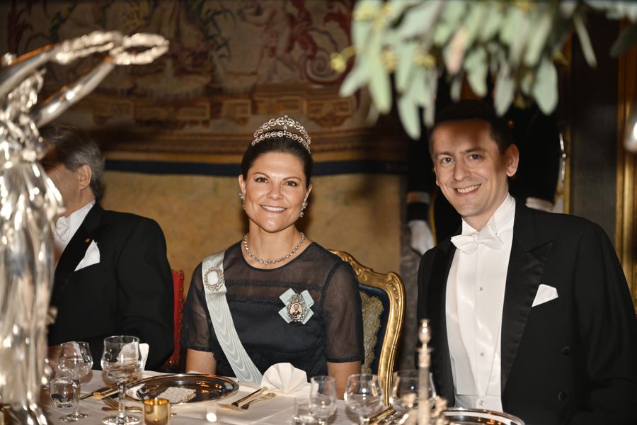princesa victoria Suecia vestido h&m corona