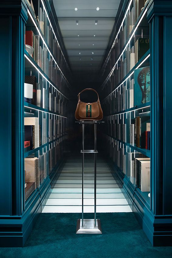 gucci endless narratives vitrinas