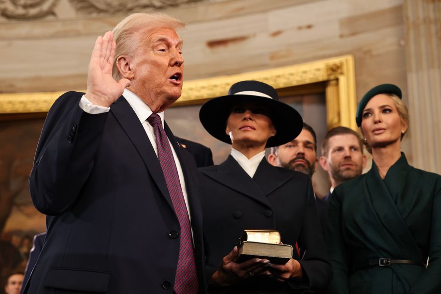 Melania Trump toma posesión Donal Trump look