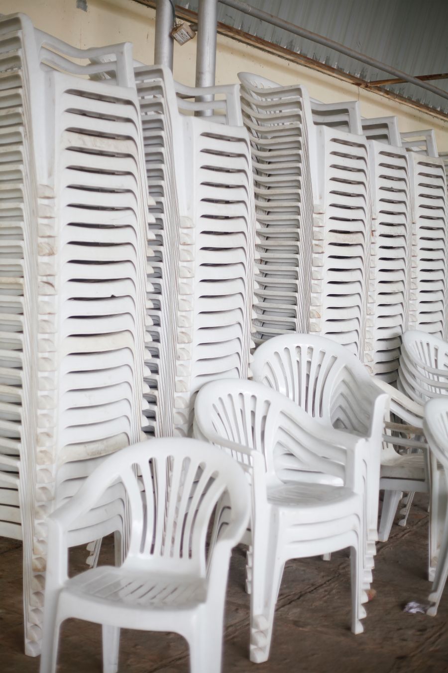 silla monobloc bad bunny