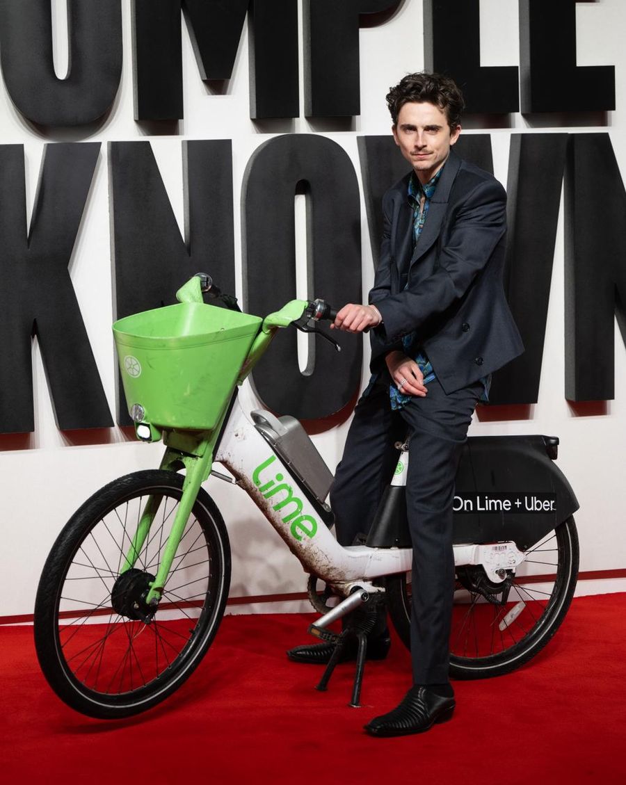 Timothee Chalamet bici