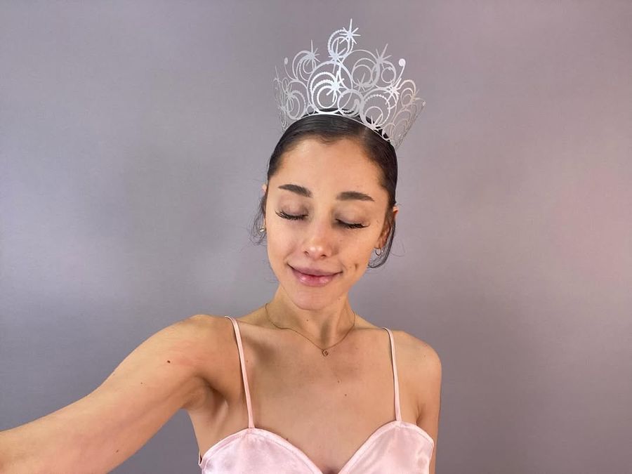 ariana-grande-glinda.jpg