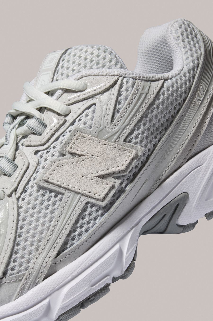 new balance 740