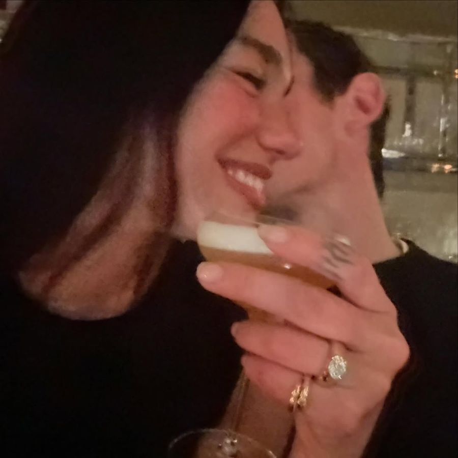 anillo-compromiso-dua-lipa.jpg