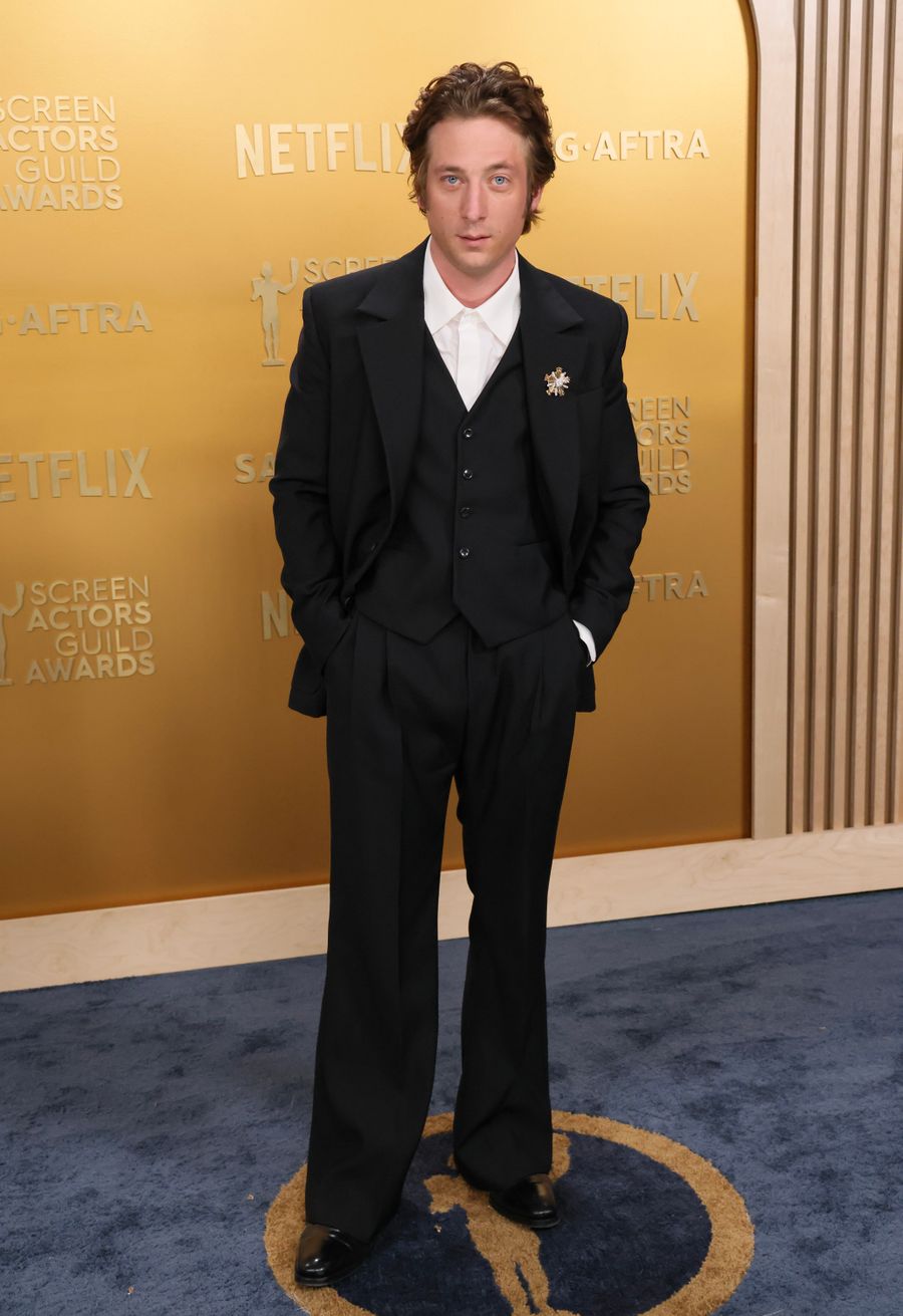 louis-vuitton-jeremy-allen-white