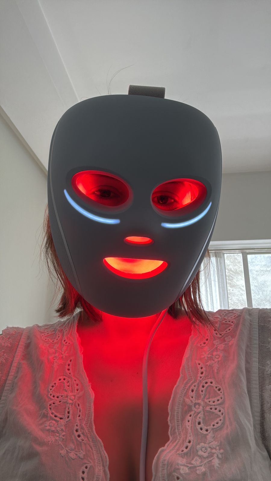 No es pesada y se acomoda perfecto al rostro.