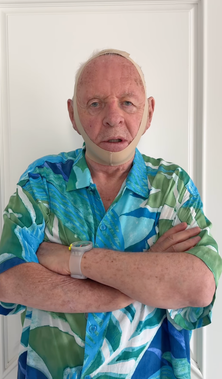 anthony-hopkins-mascarilla-skims.png