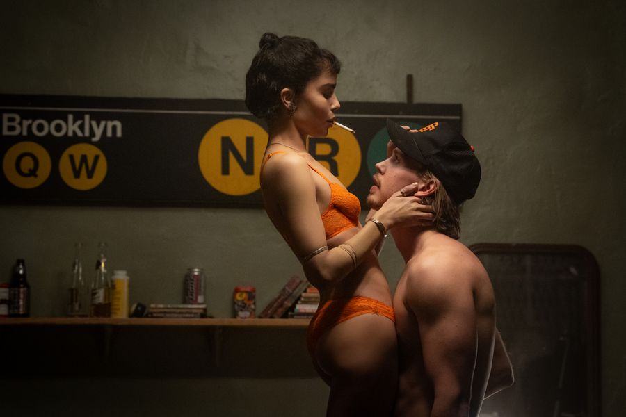 austin butler zoe kravitz atrapado robando