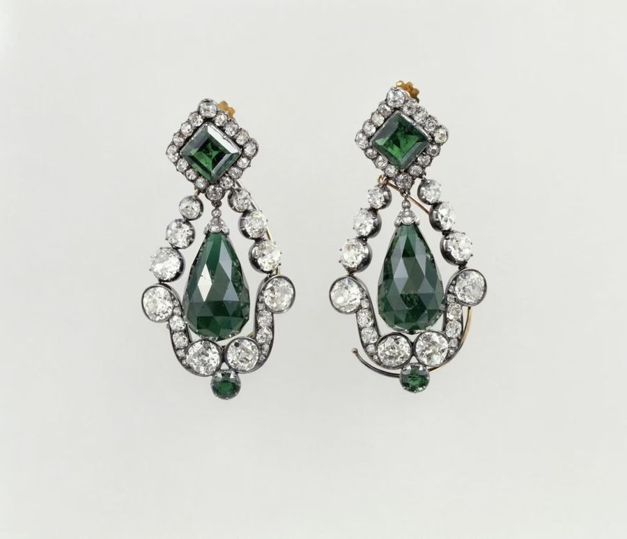joyas-robadas-louvre-2.jpg
