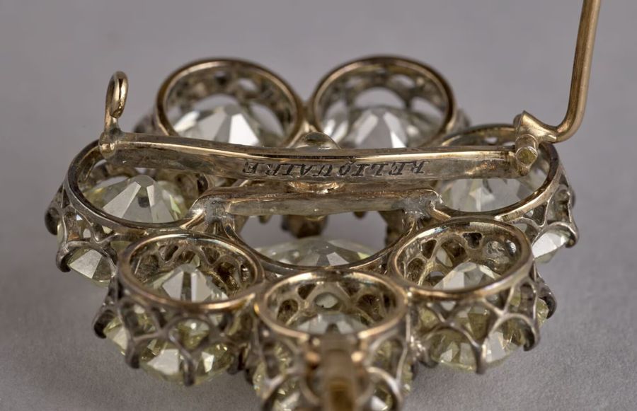 joyas-robadas-louvre-3.jpg