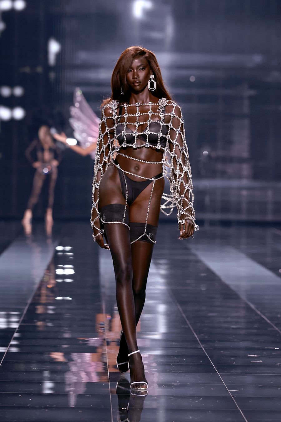 looks-victorias-secret-fashion-show-2025
