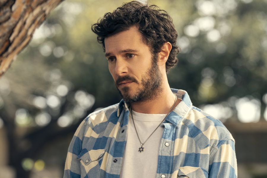 nobody-wants-this-adam-brody-min-68f8c0965a236 (2).jpg