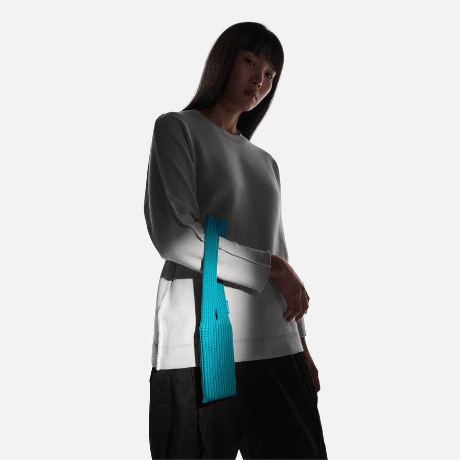 apple-issey-miyake-iphone
