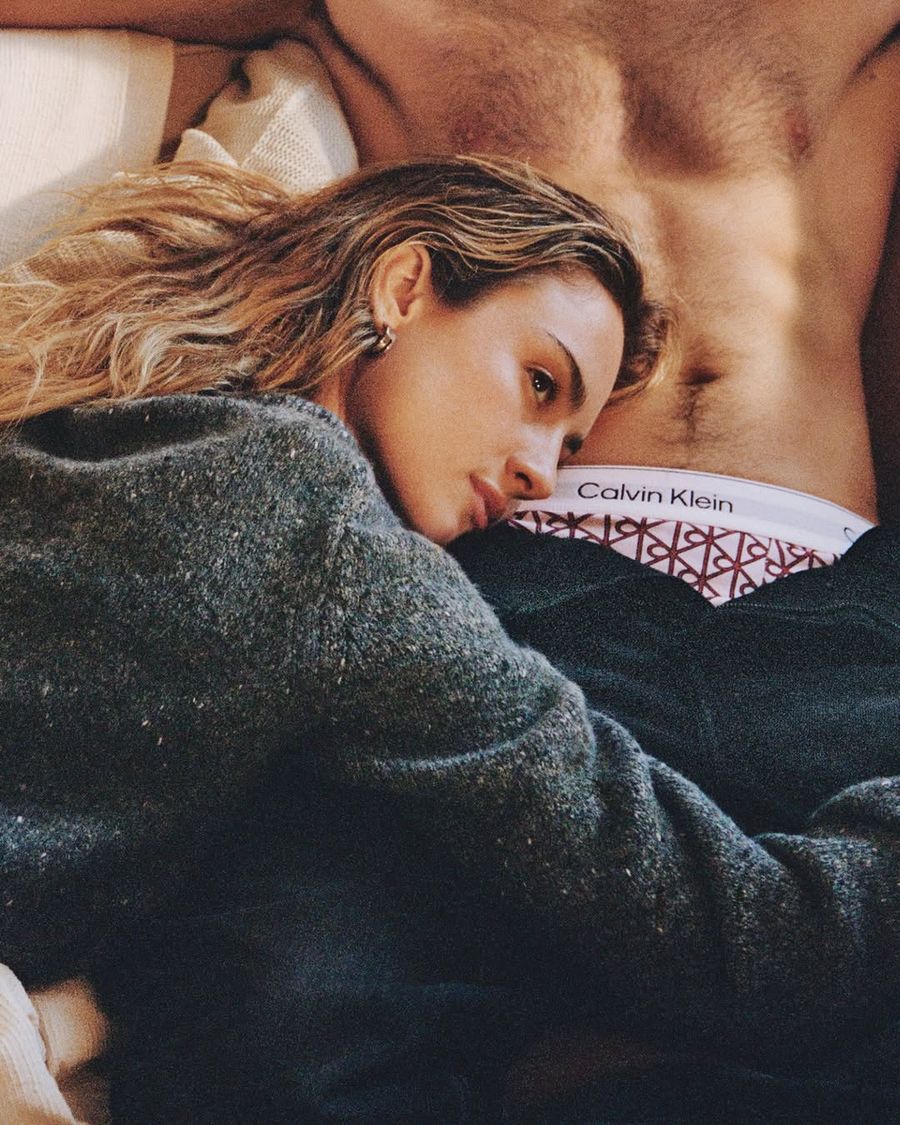 grace-van-patten-jackson-white-san-valentin-calvin-klein