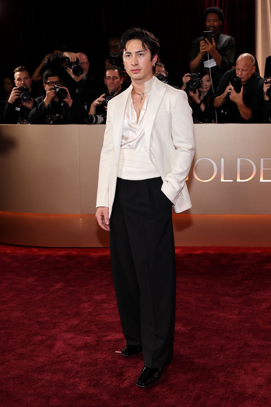 hudson-williams-looks-golden-globes