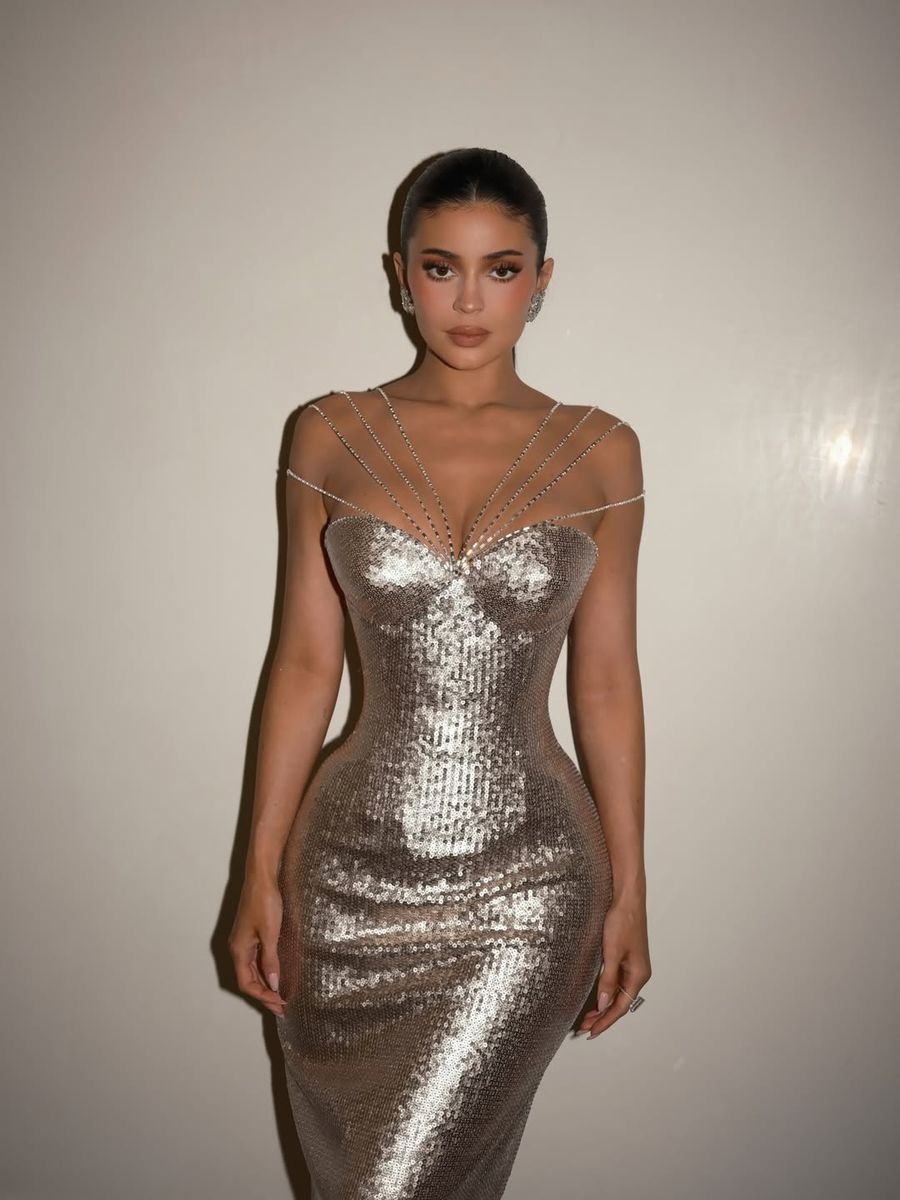 kylie-jenner-red-carpet-golden-globes.jpg