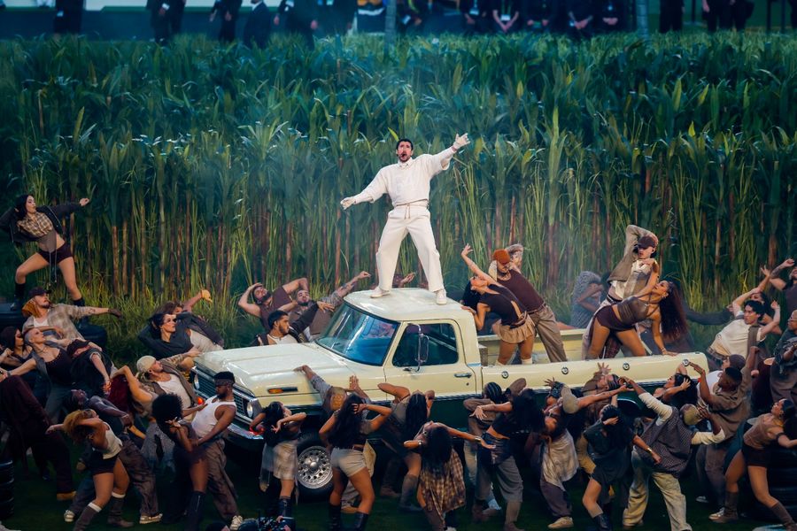 bad-bunny-look-zara-super-bowl