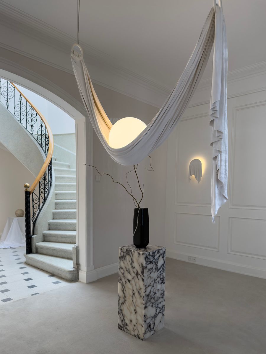 Showroom de Diez Company con piezas de Lee Broom 