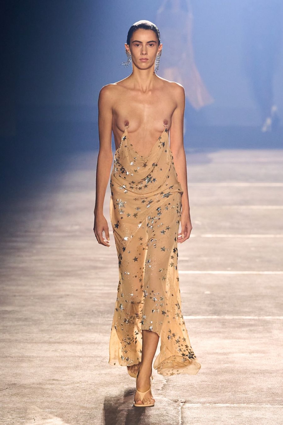 mugler-vestido-nipples-estrellas.jpeg