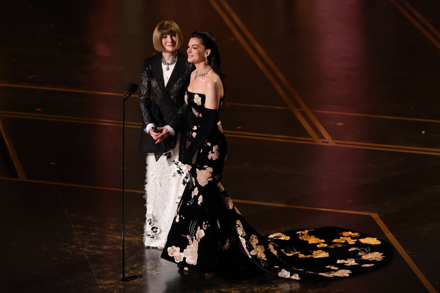 anna-wintour-anne-hathaway-oscars-2026