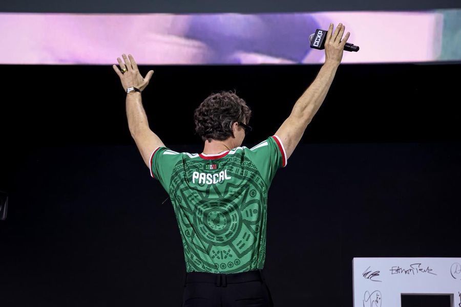 pedro-pascal-playera-seleccion-mexicana